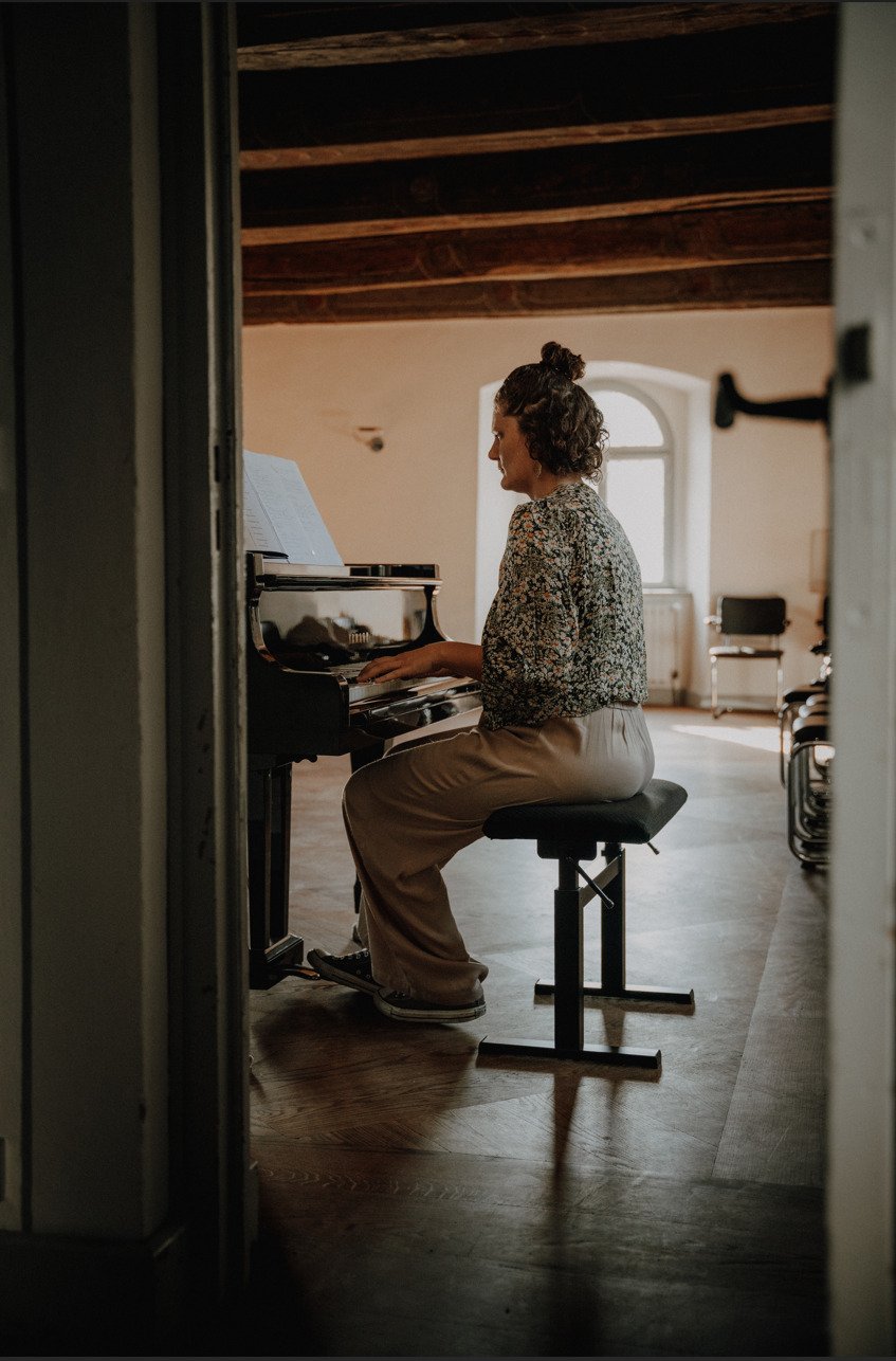 Eventgesang Hochzeit Martina Koch Münster Hochzeitsgesang Hochzeit singen Gesang Geburtstag Taufe Hochzeitssängerin Hochzeitssänger Beerdigung Trauerfeier Sektempfang Firmenfeier Klavier E-Piano Flügel Lieder Songs Musik Musiker Musikerin Eventmusikerin Hochzeitsmusikerin Hochzeitsmusiker Eventmusiker Firmenevent